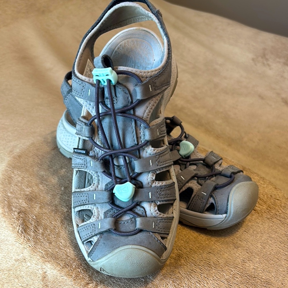 KEEN Women's Astoria West Closed Toe Sandals - Color: Magnet/Vapor; Size 8 - Picture 7 of 12